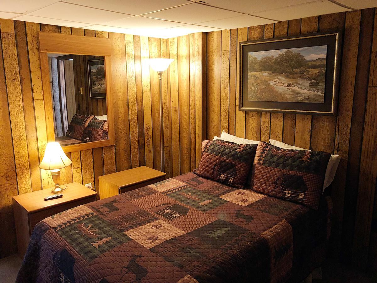 Shore Meadows Llc Motel