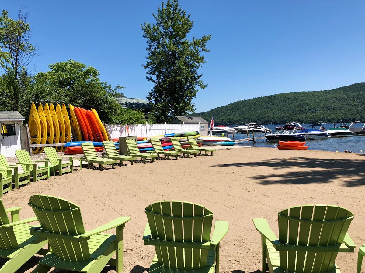 Shore Meadows Llc Motel