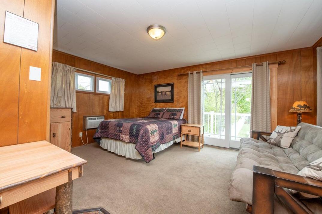 Shore Meadows Llc Motel Lake George